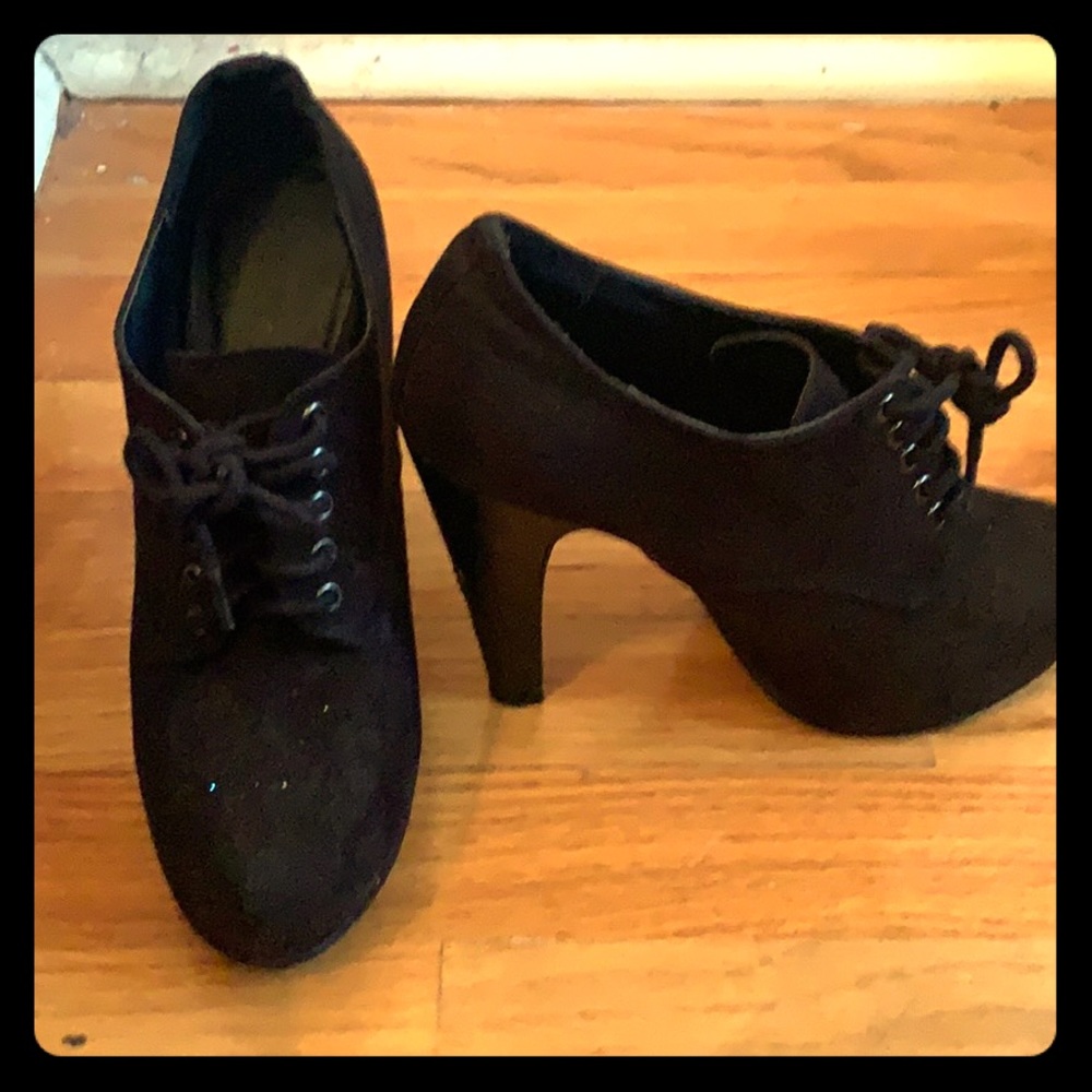 Lace up heeled booties